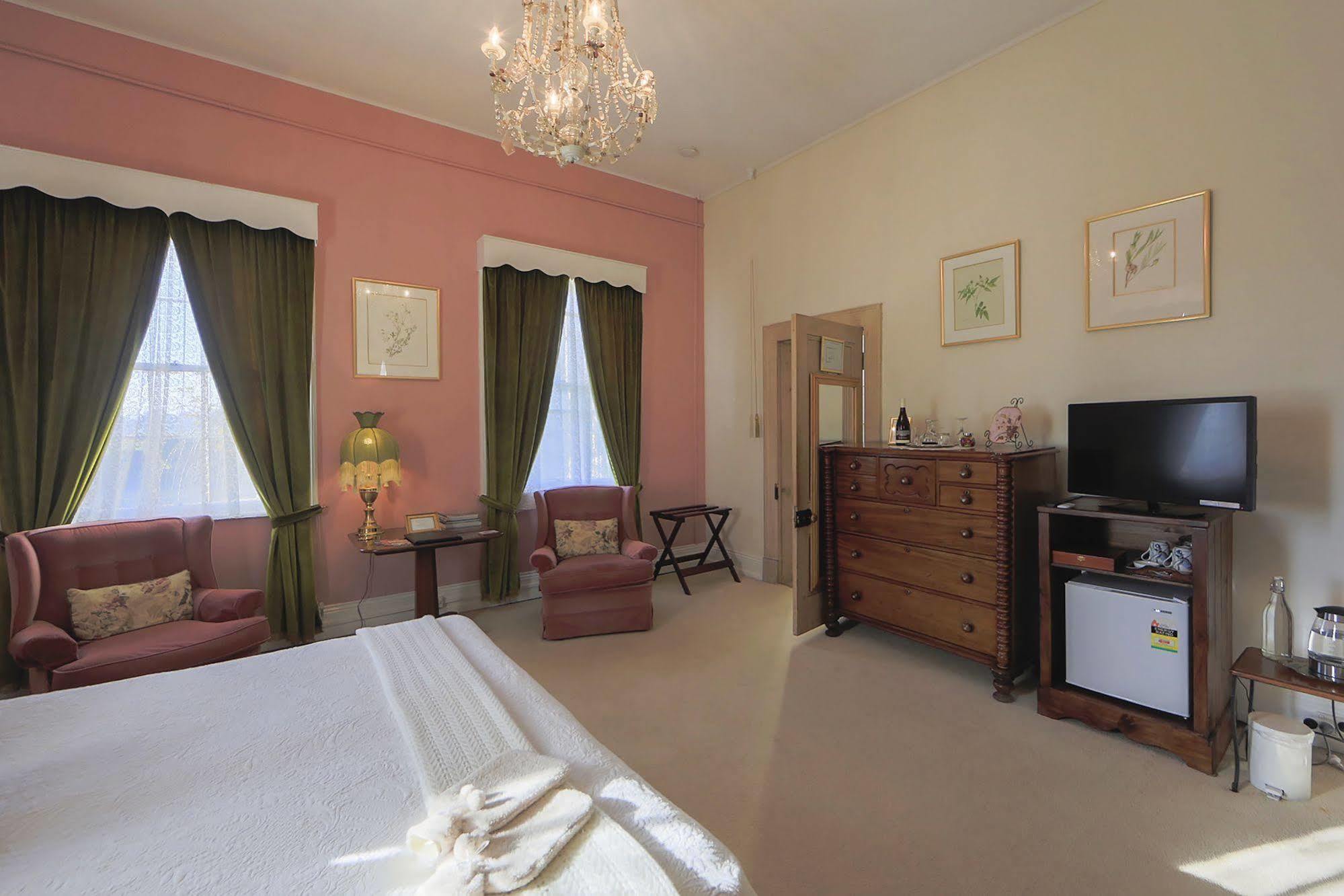 Longford The Racecourse Inn מראה חיצוני תמונה