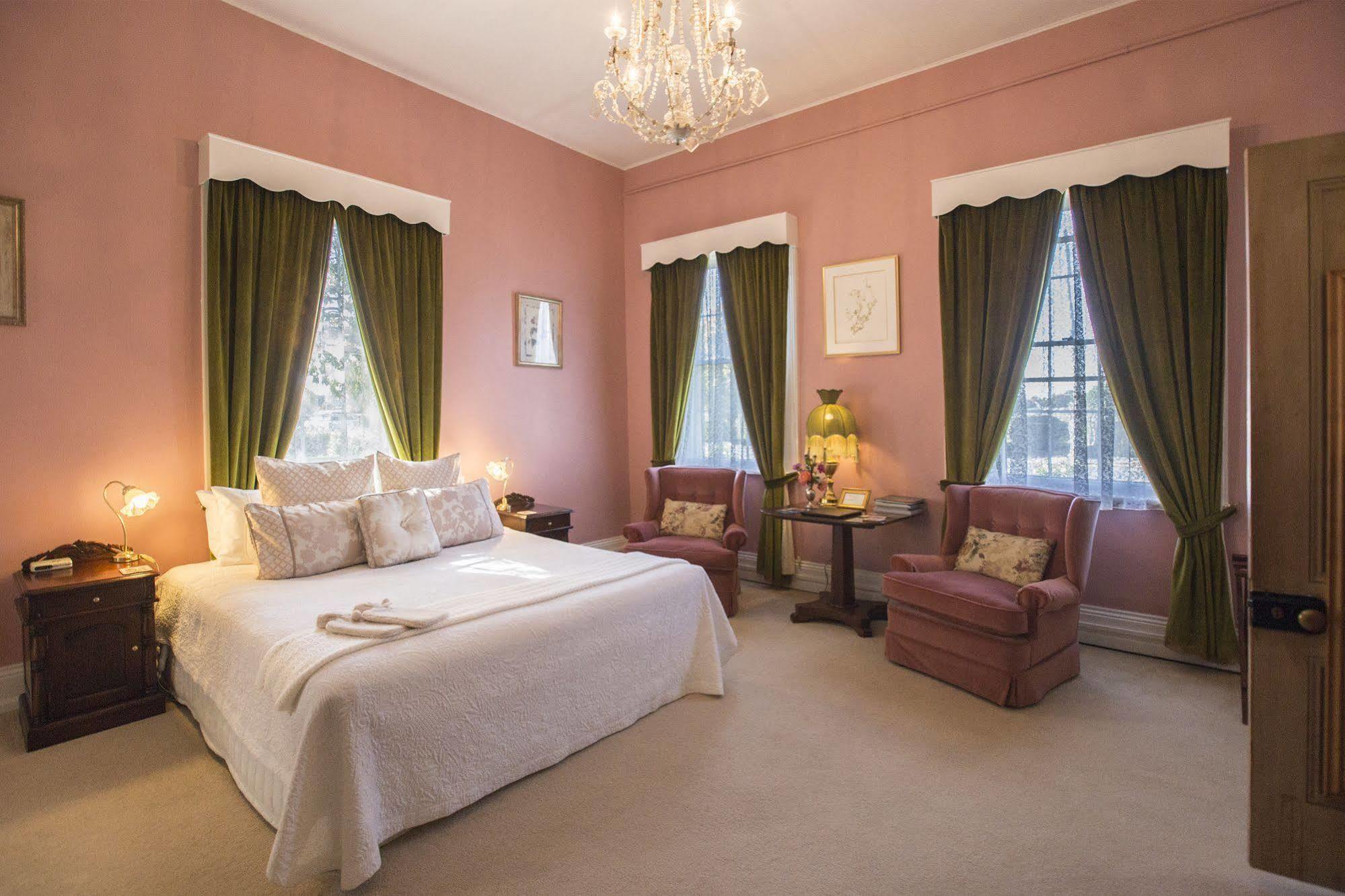 Longford The Racecourse Inn מראה חיצוני תמונה