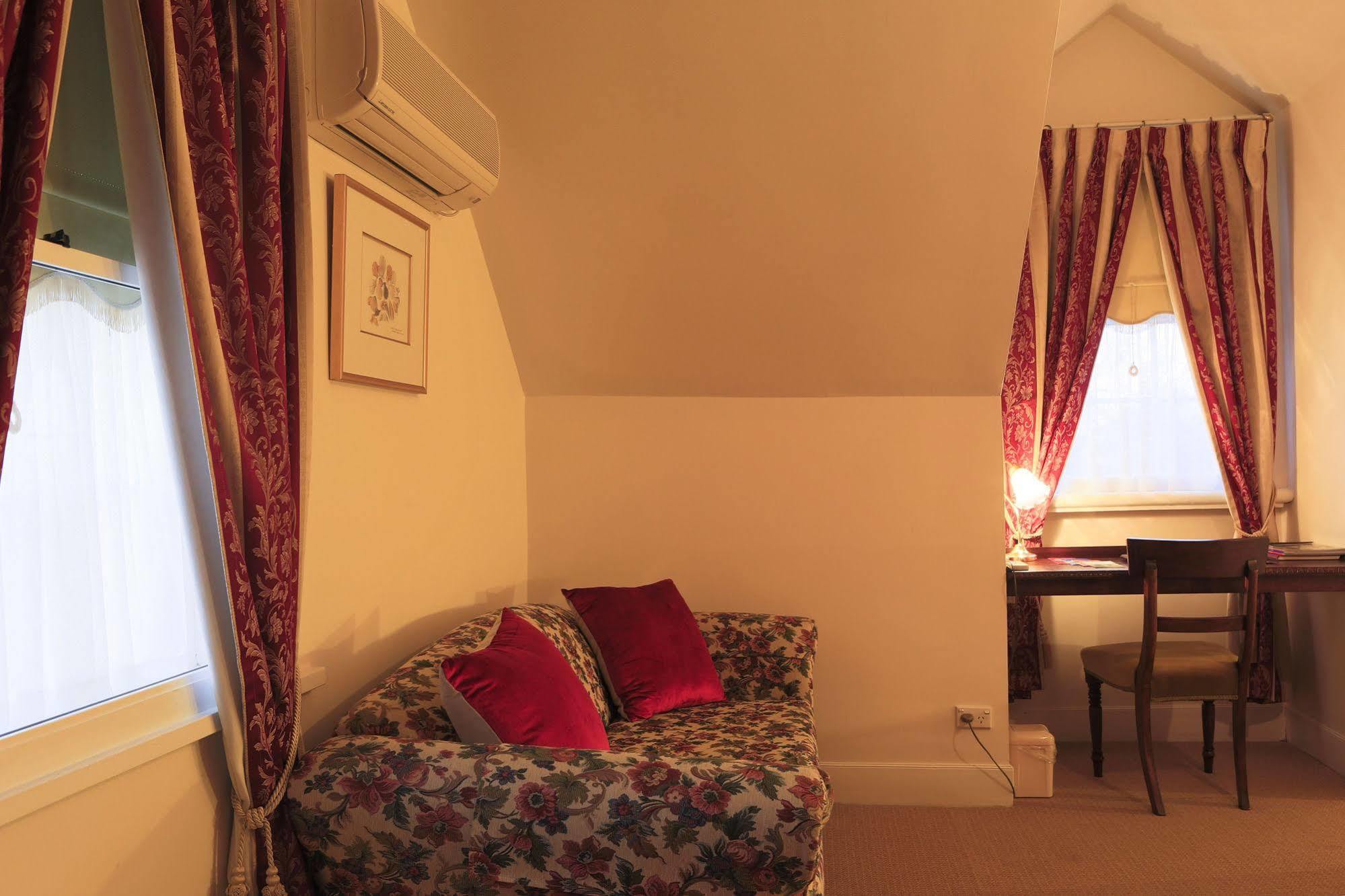 Longford The Racecourse Inn מראה חיצוני תמונה