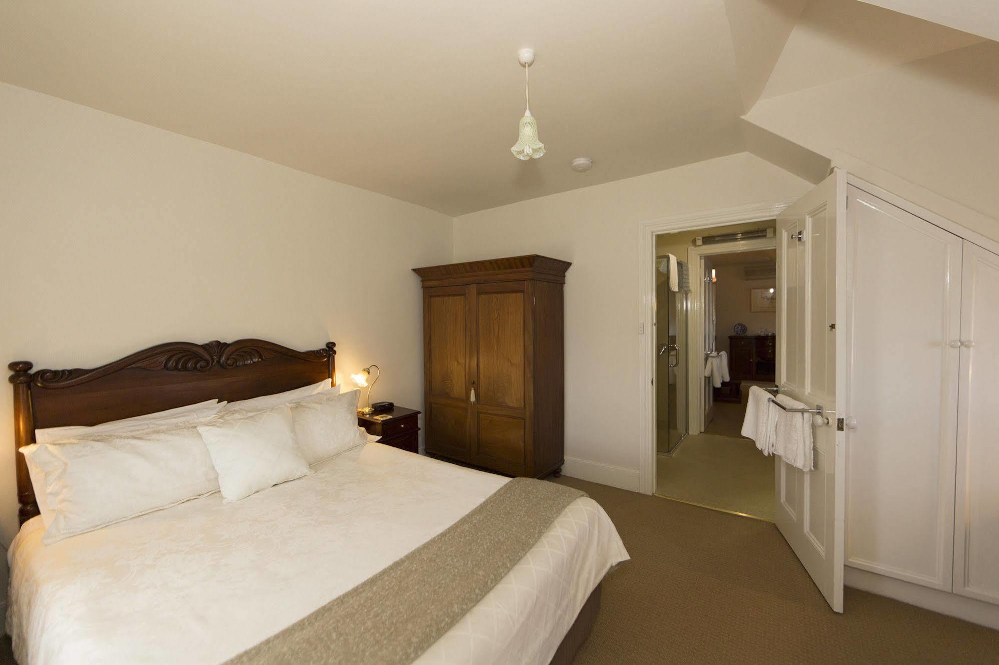 Longford The Racecourse Inn מראה חיצוני תמונה